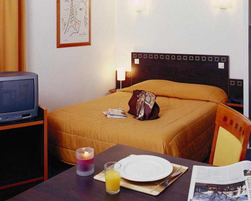 Aparthotel Adagio Access La Defense - Leonard De Vinci Курбевуа Номер фото